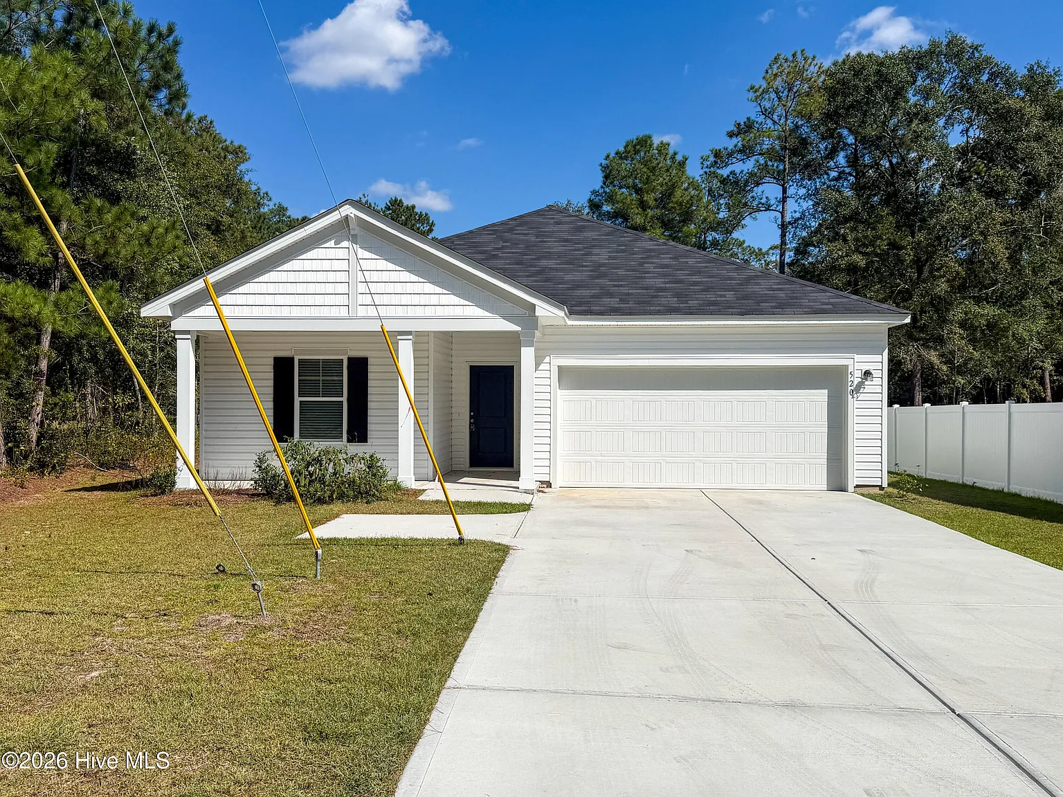 4 bed, 3.0 bath, $1,900 — Photo 1