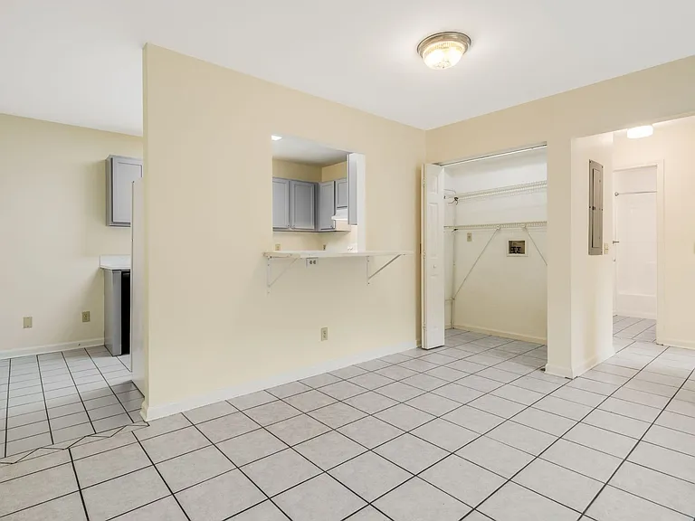 Mount Clare Avenue Apartments — Photo 7