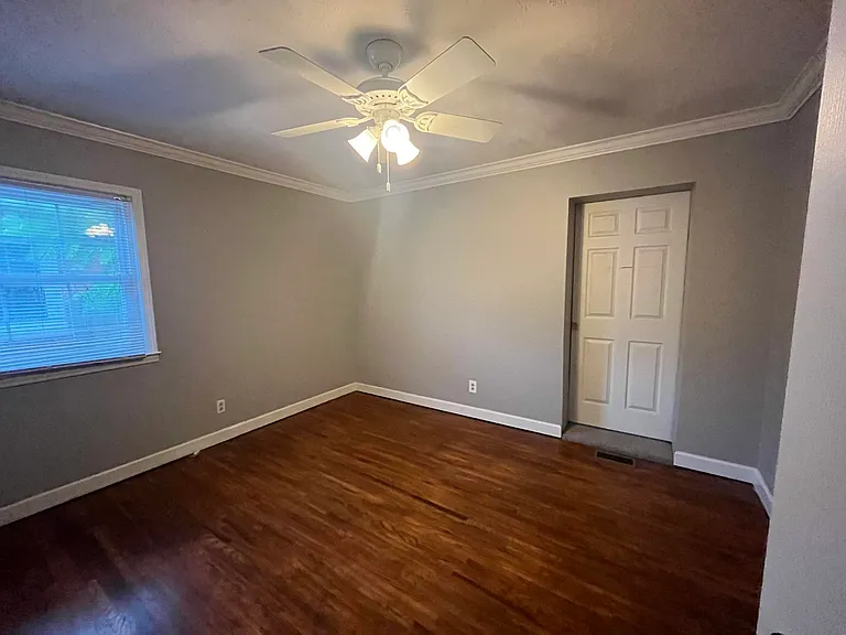 886 Honeysuckle Rd — Photo 8