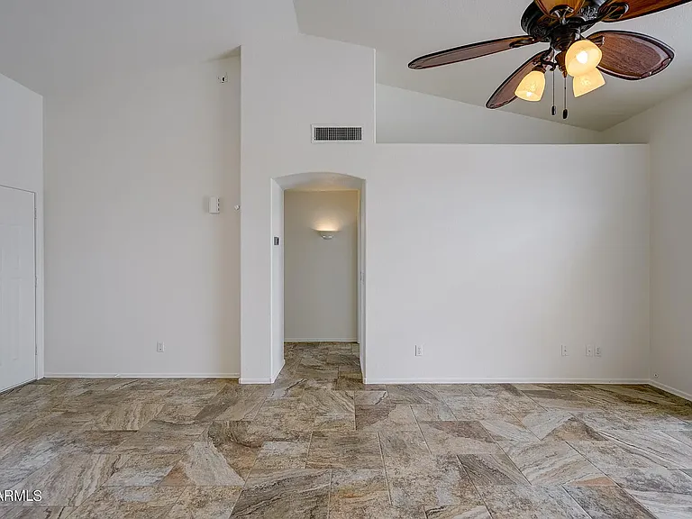 10389 W Burnett Rd — Photo 7