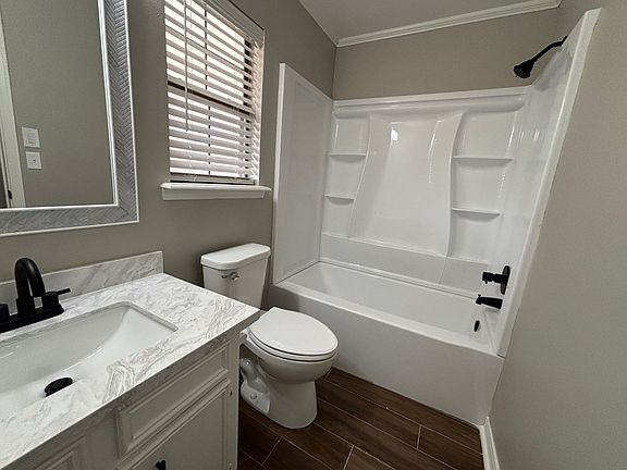 4th image of 4558 Pine Crest Dr