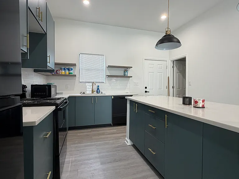 147 Vine St — Photo 4