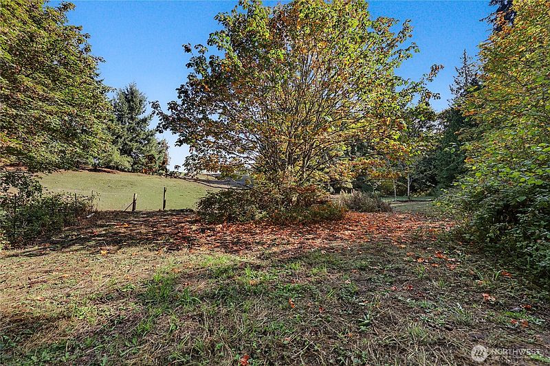 5th image of 96 Montihill Lane