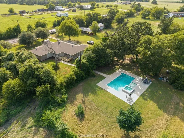 7444 Edge Cut Off Rd, Bryan, TX 77808