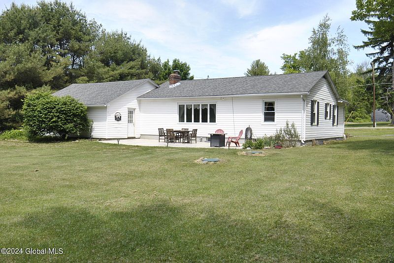 2nd image of 851 Charlton Road