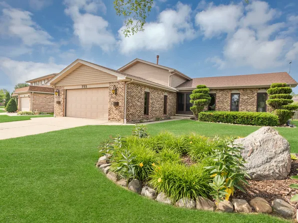 722 Seafarer Dr, Schaumburg, IL 60193