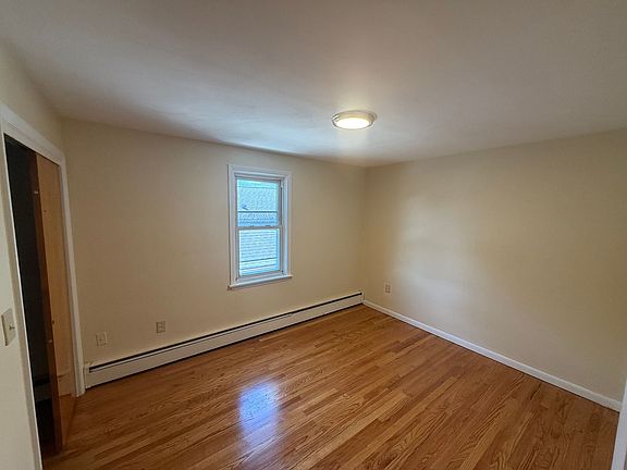 3rd image of 520 Oak St