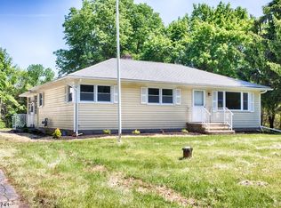 32 Ridge Rd, Whitehouse Station, NJ 08889