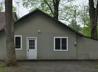 2156 White Oak Dr, East Stroudsburg, PA 18301