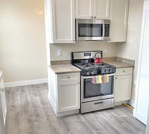2nd image of 550 Baker St #11