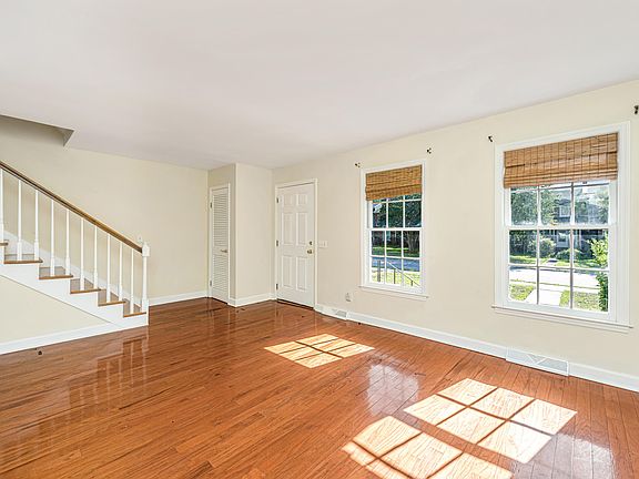 5th image of 951 Cottingham Dr