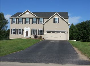 28 Elmcrest Rise, West Henrietta, NY 14586