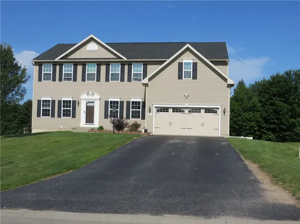 28 Elmcrest Rise, West Henrietta, NY 14586