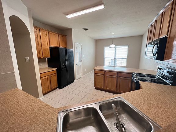 3rd image of 1618 Mary Ln