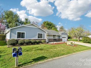 29 Wintry Dr, Hendersonville, NC 28792