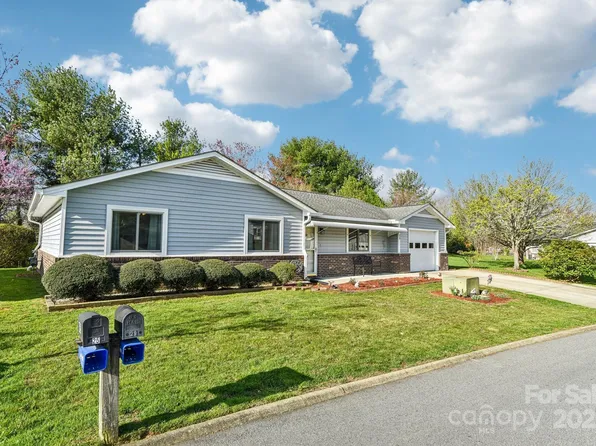 29 Wintry Dr, Hendersonville, NC 28792