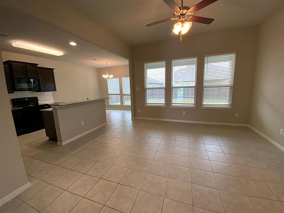 3rd image of 1303 Lakeway Crossing Dr
