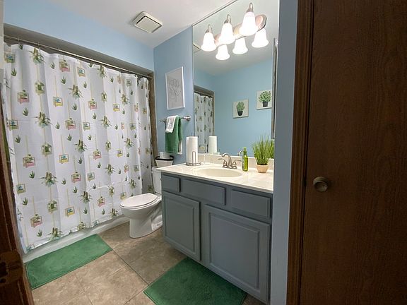 3rd image of 15718 Peggy Ln APT 6