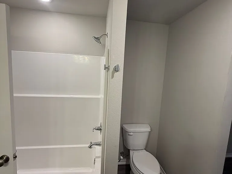 208 S Edith St #B — Photo 17