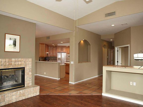 4th image of 20802 Grayhawk Dr #1129