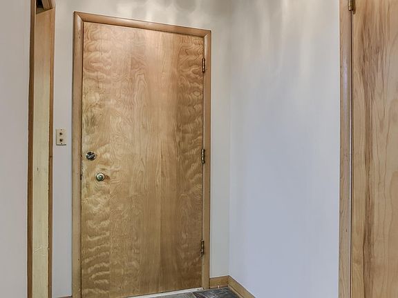 5th image of 1801 Skyline Dr