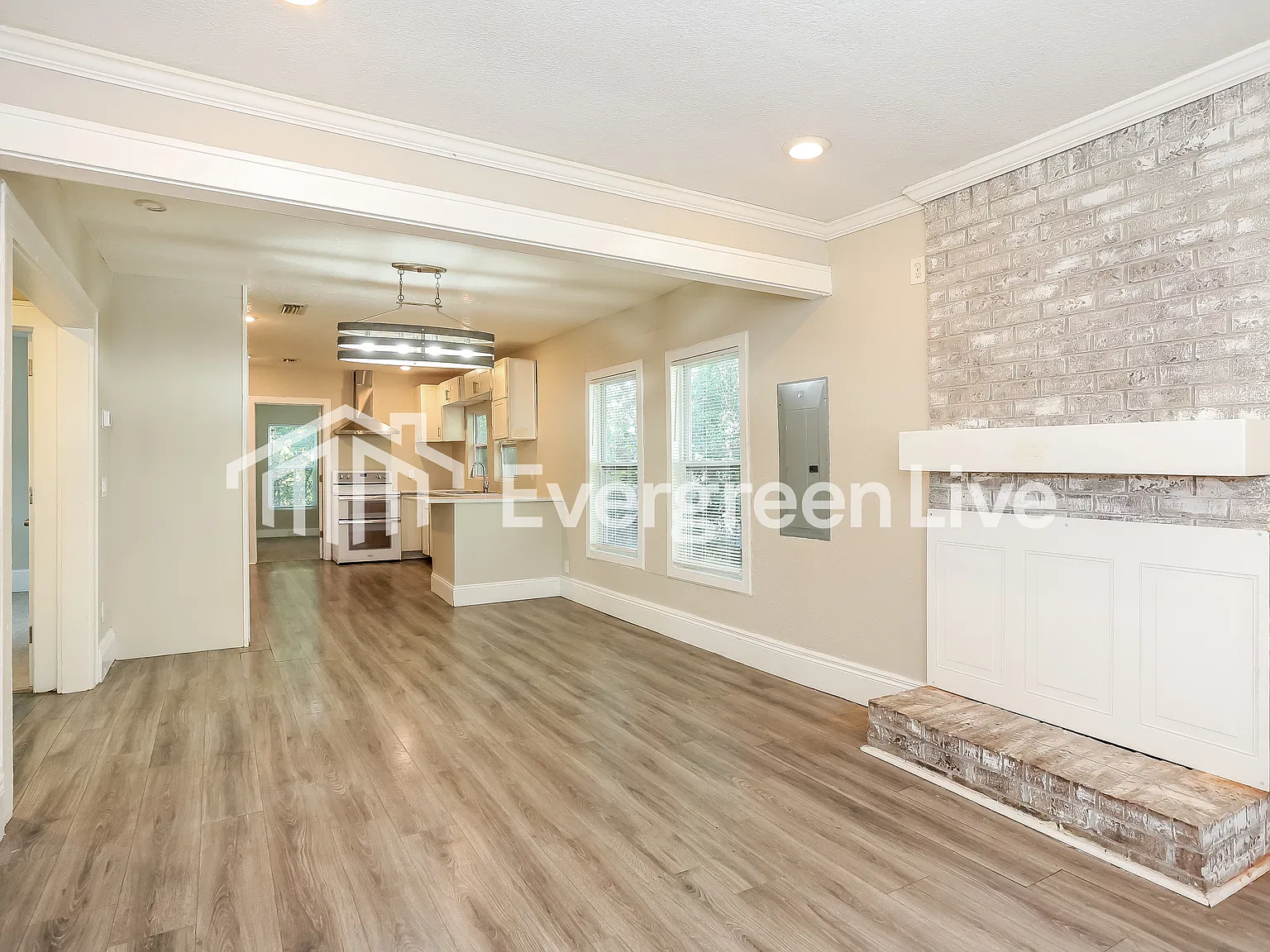 3 bed, 2.0 bath, 1068 sqft, $1,195 — Photo 2