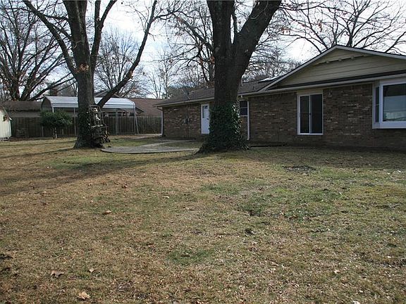 5th image of 2748 W White Oak Dr