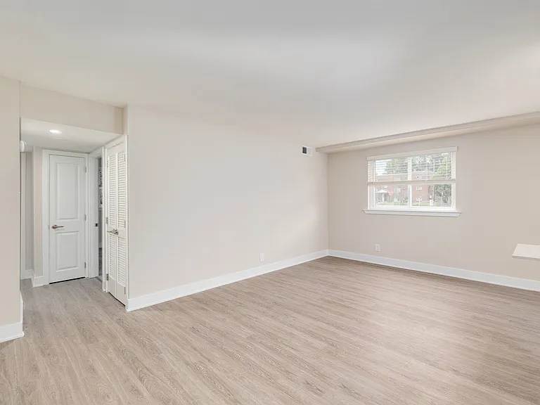 Pine Manor Apartments — Photo 17