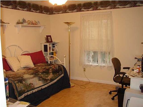 Bedroom 2/Office