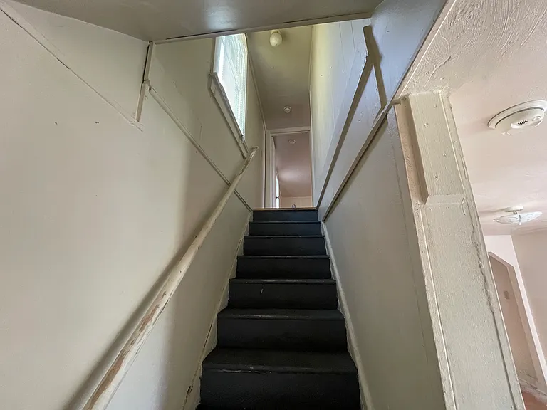 422 Pine St — Photo 8