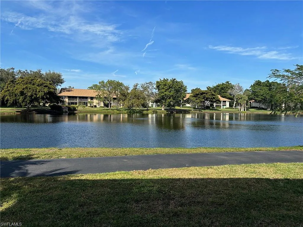 3 bed, 2.0 bath, 1384 sqft, $2,500 — Photo 4