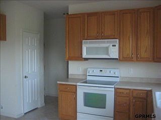 5th image of 19260 Holmes St