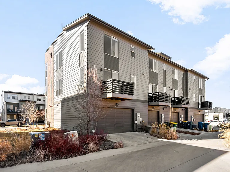 2522 N Moline St — Photo 22