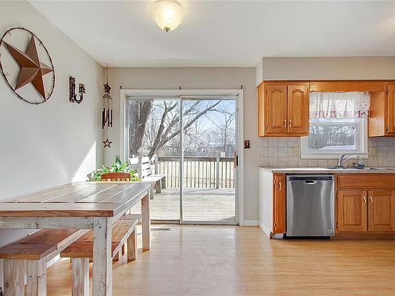 5th image of 709 N Bradley Ave