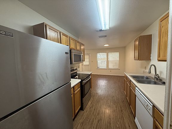 3rd image of 1000-1002 Sagewood Trl