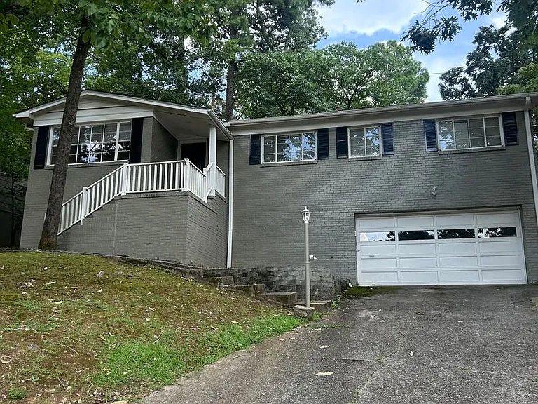 1525 Melrose Pl — Photo 1