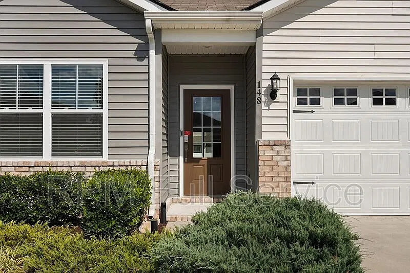 3 bed, 2.0 bath, 1673 sqft, $2,050 — Photo 2