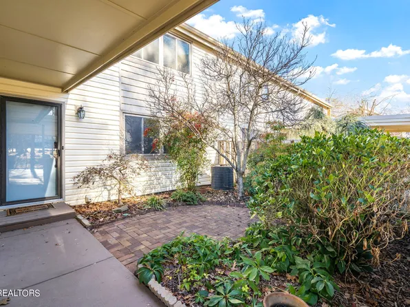 36 Brookside Dr, Oak Ridge, TN 37830