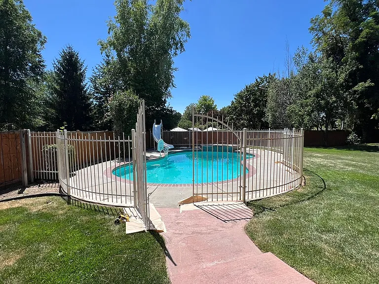 811 E Knoll Ct — Photo 48