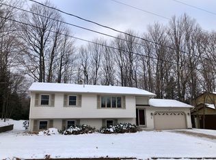 8 Grove Hill Ct, Marquette, MI 49855