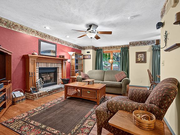 5th image of 1208 Royal Pointe Dr
