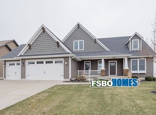 6607 Prairie Grass Ln, Bettendorf, IA