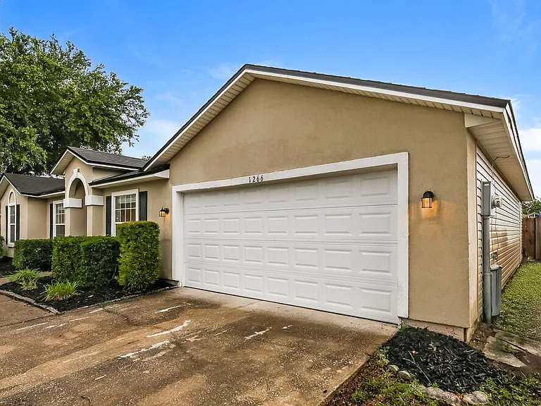 1266 Summit Oaks Dr E — Photo 3