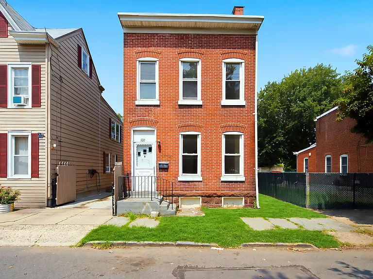 320 Hewitt St #2 — Photo 15