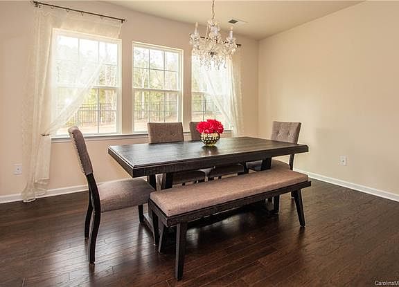 5th image of 837 Spelman Dr
