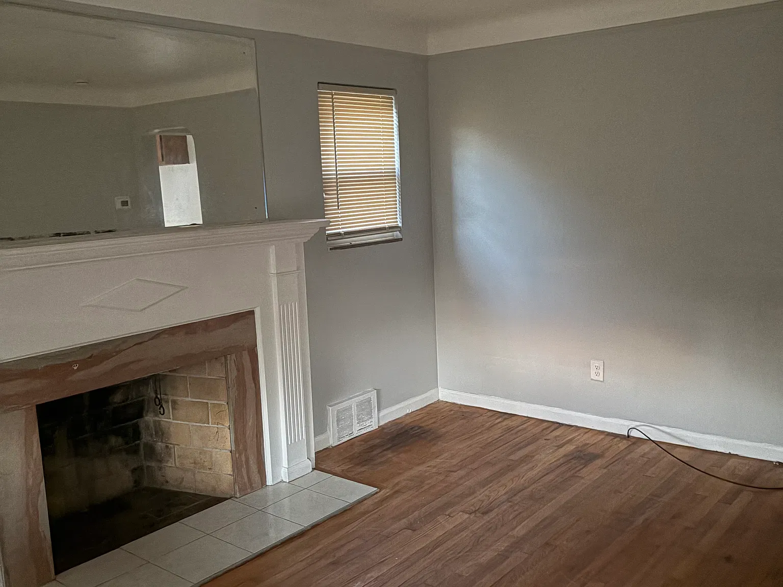 3 bed, 1043 sqft, $1,300 — Photo 1