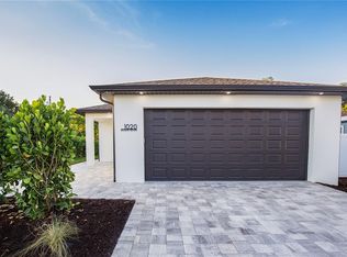 1020 Rosery Rd NW, Largo, FL 33770