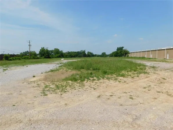 2811 N Broadway St, Pittsburg, KS 66762