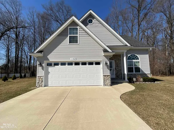 1107 Beth Ct, Algonac, MI 48001