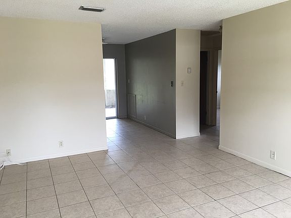 3rd image of 216 Mimosa Dr